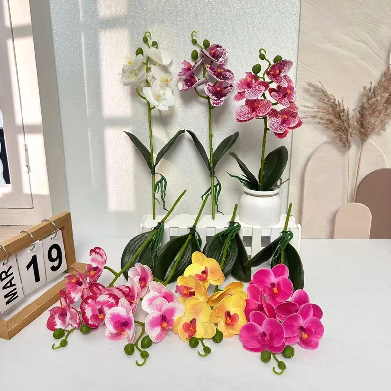 Lebensechte Orchideenpflanzenanordnung für die Innendekoration