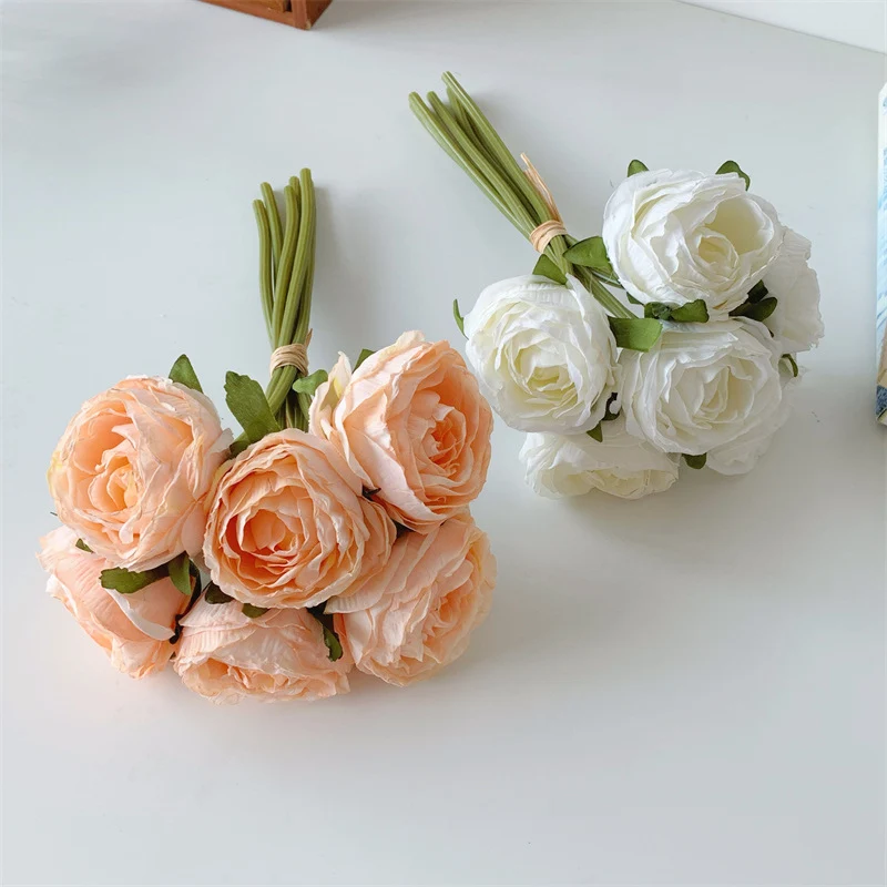 Dekorativer künstlicher Blumenstrauß