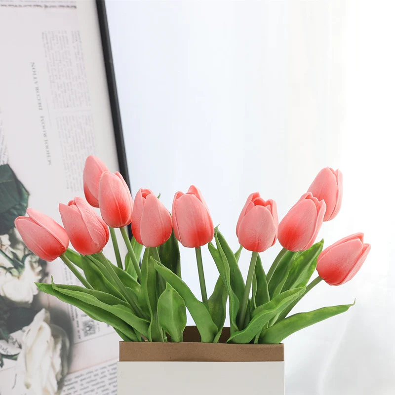 Künstlicher dekorativer Tulpenstrauß