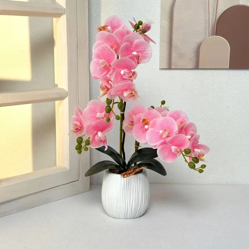 Lebensechte dekorative Orchideenarrangement für Tischdekoration