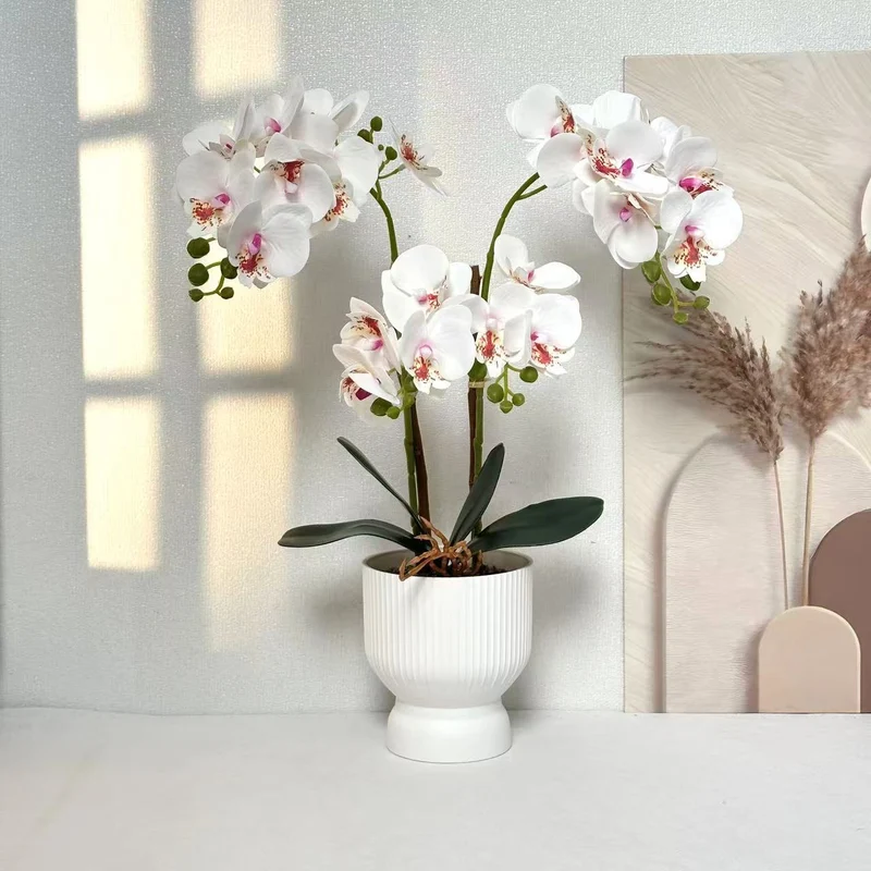 Elegante künstliche Orchideenarrangement für Tischdekoration Zuhause