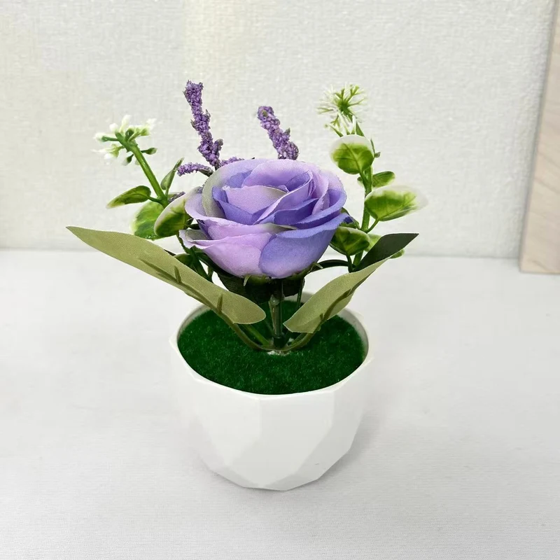 Dekorative Blumenarrangement für die Wohnkulturanzeige