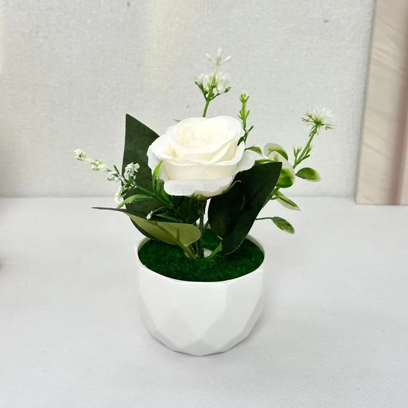 Dekorative Blumenarrangement für die Wohnkulturanzeige