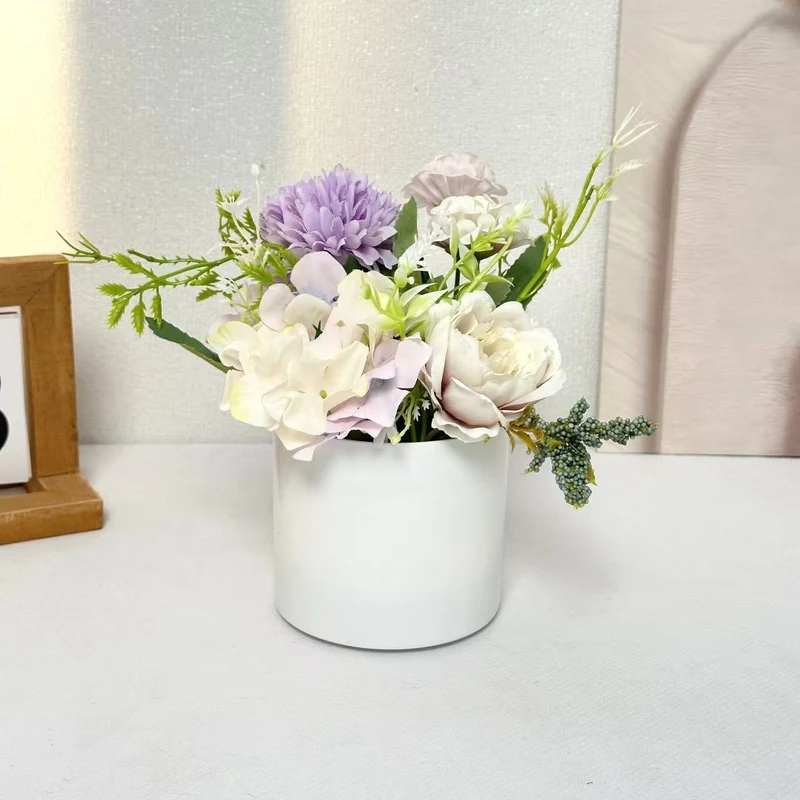 Dekoratives Blumenmittelstück für Tischdekoration
