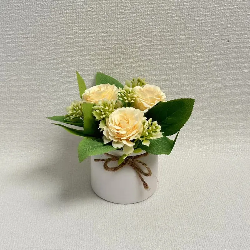 Dekorative Blumenarrangement für die Inneneinrichtung