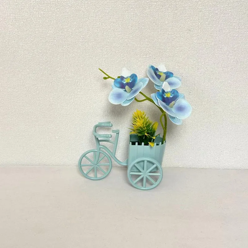 Dekorativer Fahrrad-Blumentopf mit Kunstorchideen-Arrangements für Dekor