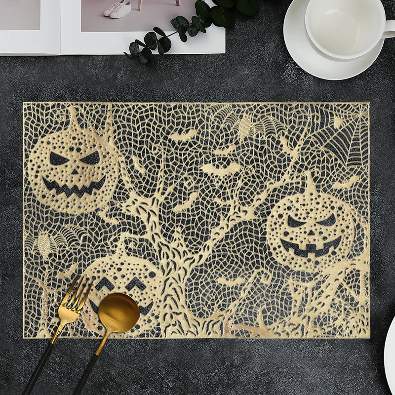 Halloween-Tischsets aus Kunststoff mit filigranem Kürbis- und Spinnennetz-Motiv