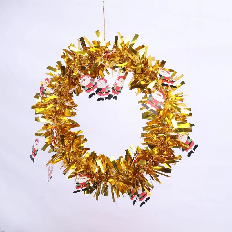 Glänzender Weihnachtskranz mit festlichen Motiven
