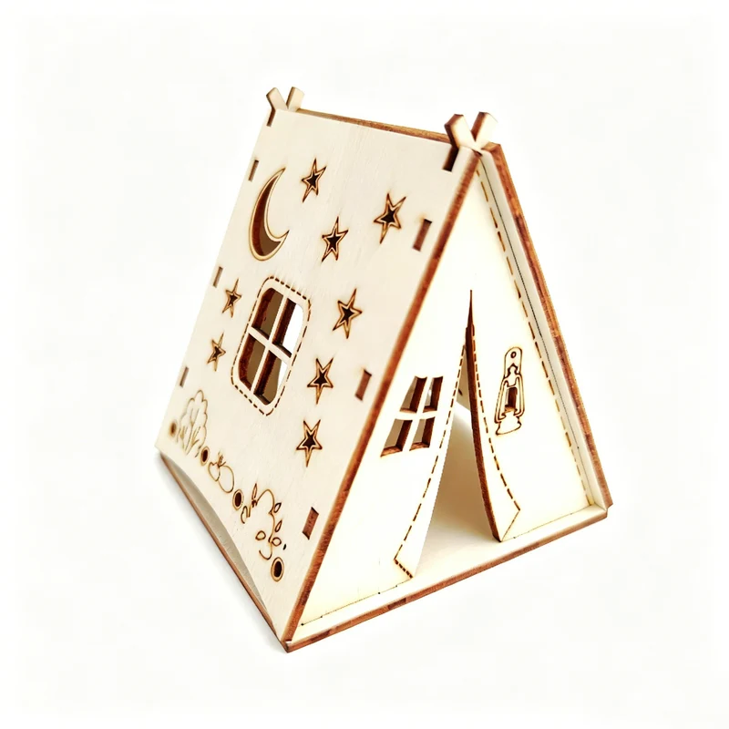 Dekorative Holzpyramide mit Sternenmotiv