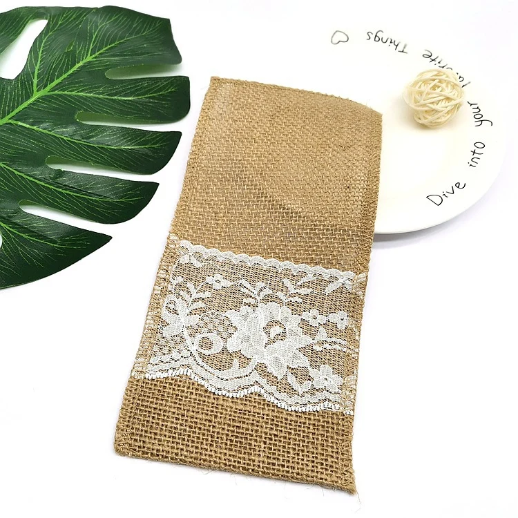 Dekorative Bestecktücher aus Jute mit Spitzenbesatz