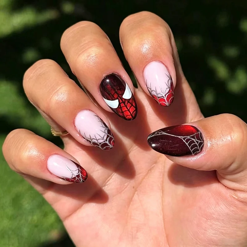 Superhelden-inspirierte Nagelkunst
