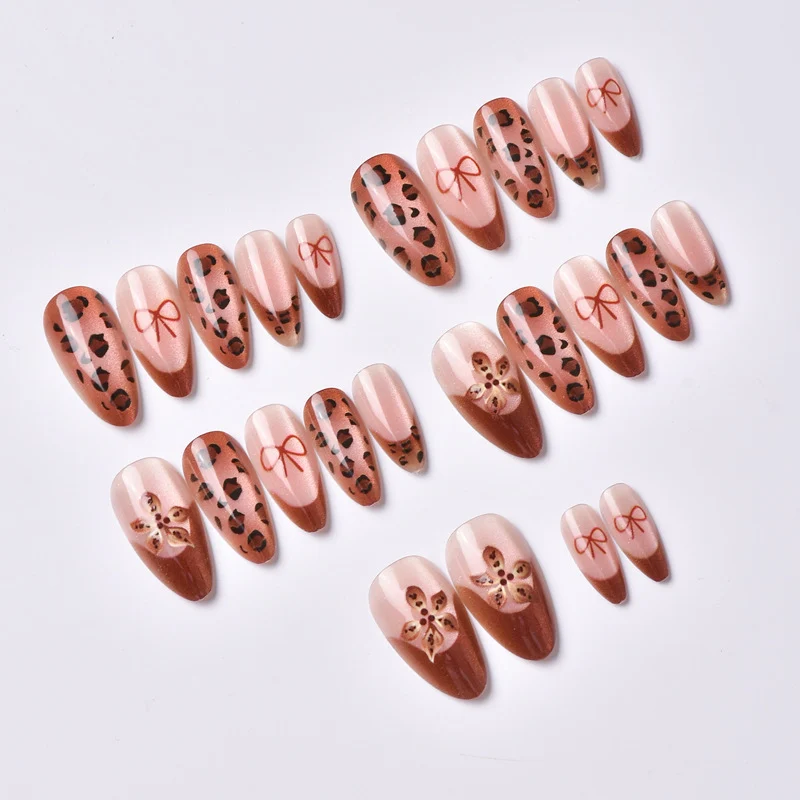 Stylisches Tierdruck Press-On Nagelset