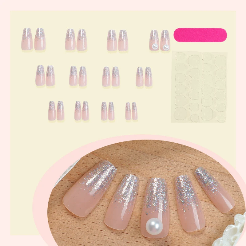 Glamouröse Press-On Nagelkunst Set mit Glitzer und Perlenakzenten