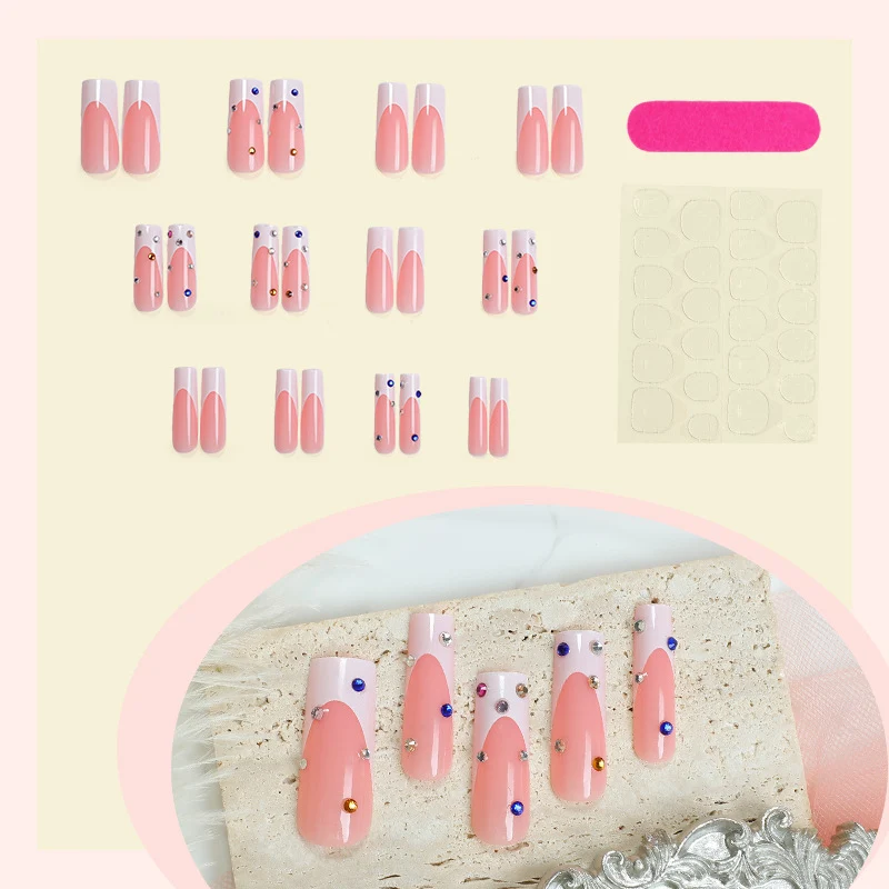 Glamouröses Press-On Nagelkunst-Set mit dekorativen Edelsteinen