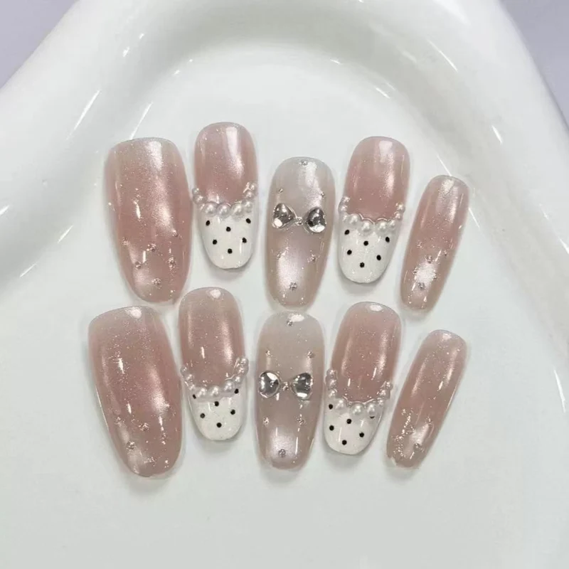 Elegante mit Strass verziertes Gel-Nagelerweiterungen