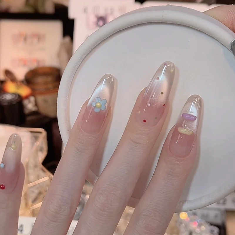 Künstlerische Gel-Nagelverlängerungen