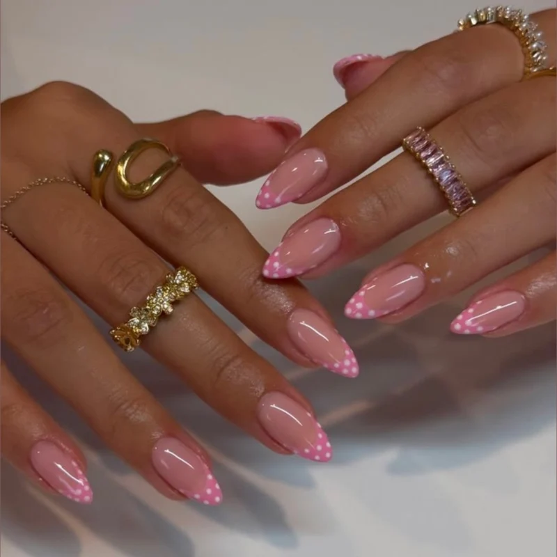 Stylische French Tip Nagelverlängerungen