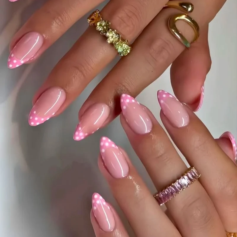 Stylische French Tip Nagelverlängerungen