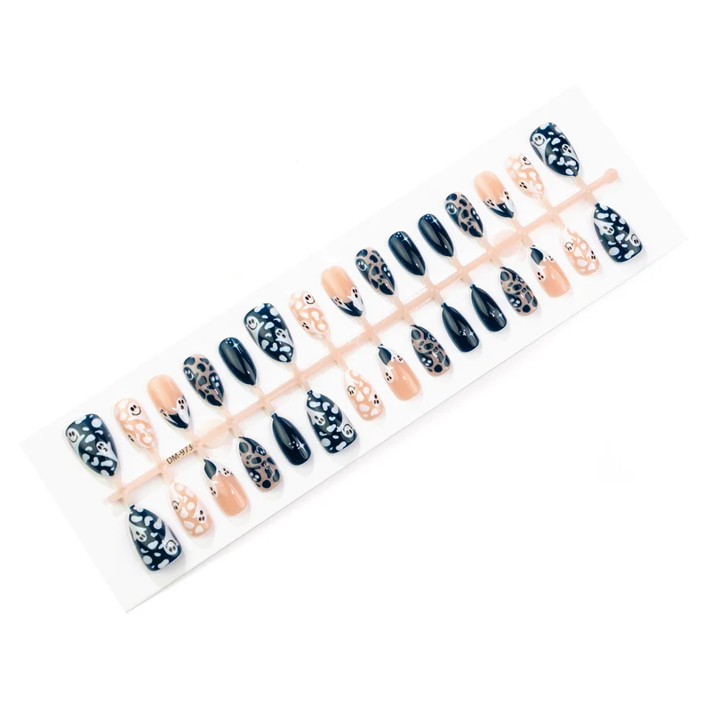 Halloween-Themen Geist und Leopardenmuster Press-On Nagelkunst