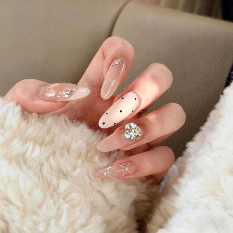 Elegante dekorative Nagelkunst