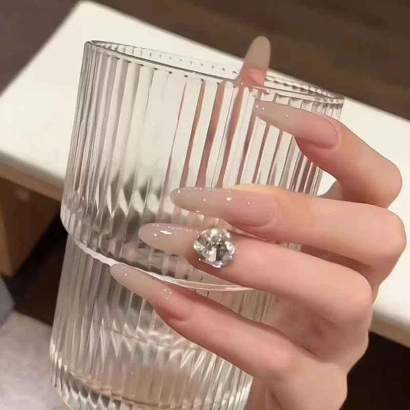 Stiletto Acrylnagelverlängerungen mit Strassakzenten