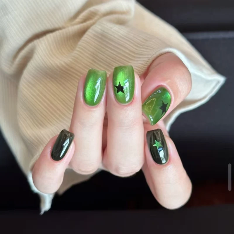 Stern-Verzierte Nagelkunst-Tipps