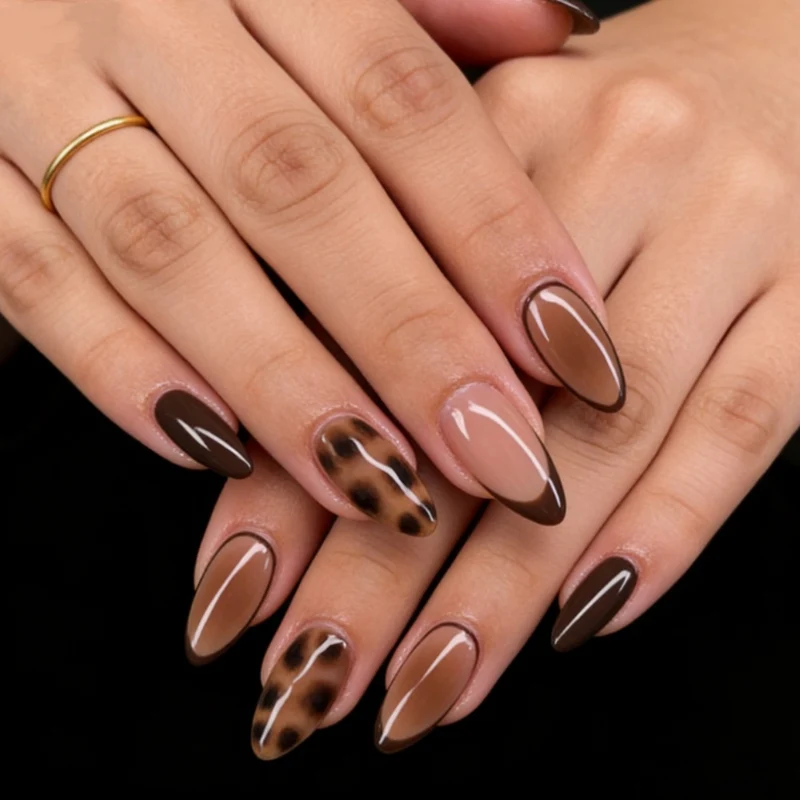 Glänzende Nagelkunstverzierungen