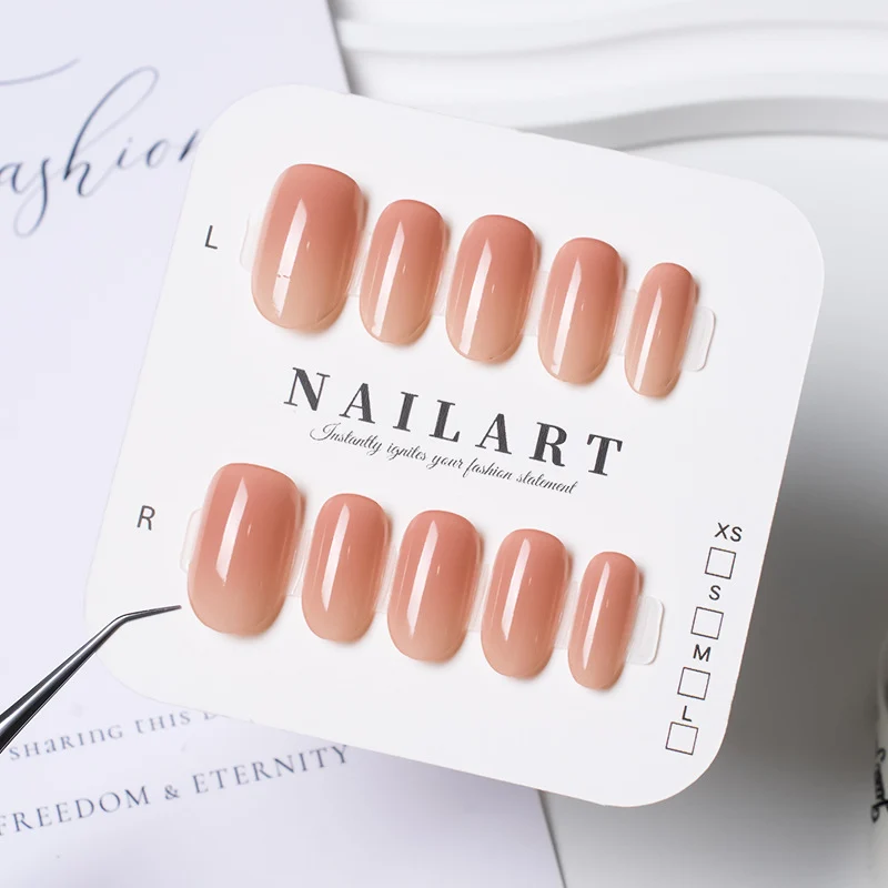 Glänzende mandelförmige Press-On-Nageltips