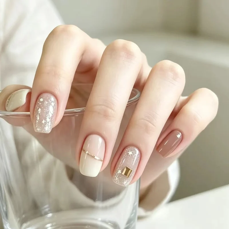 Glitzernde Nagelkunstverlängerungen