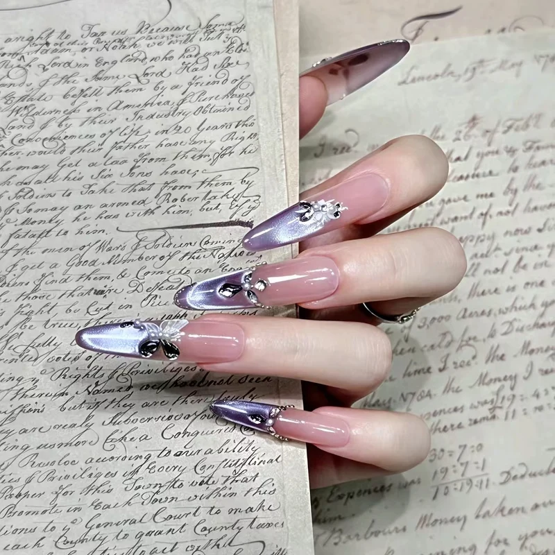 Dekorative Nagelkunst