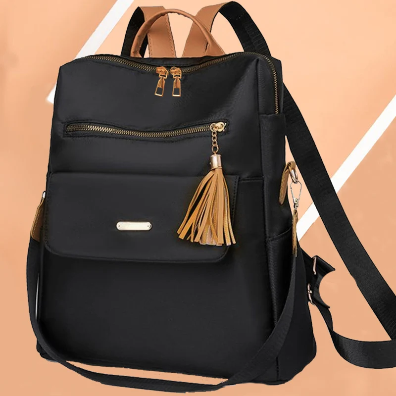 Multifunktionaler Rucksack mit dekorativem Quast Karnz