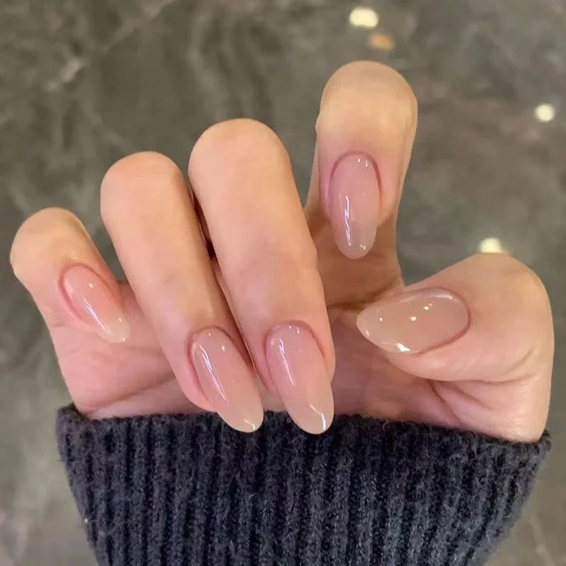 Glänzende mandelförmige Nagelerweiterungen 1790638638