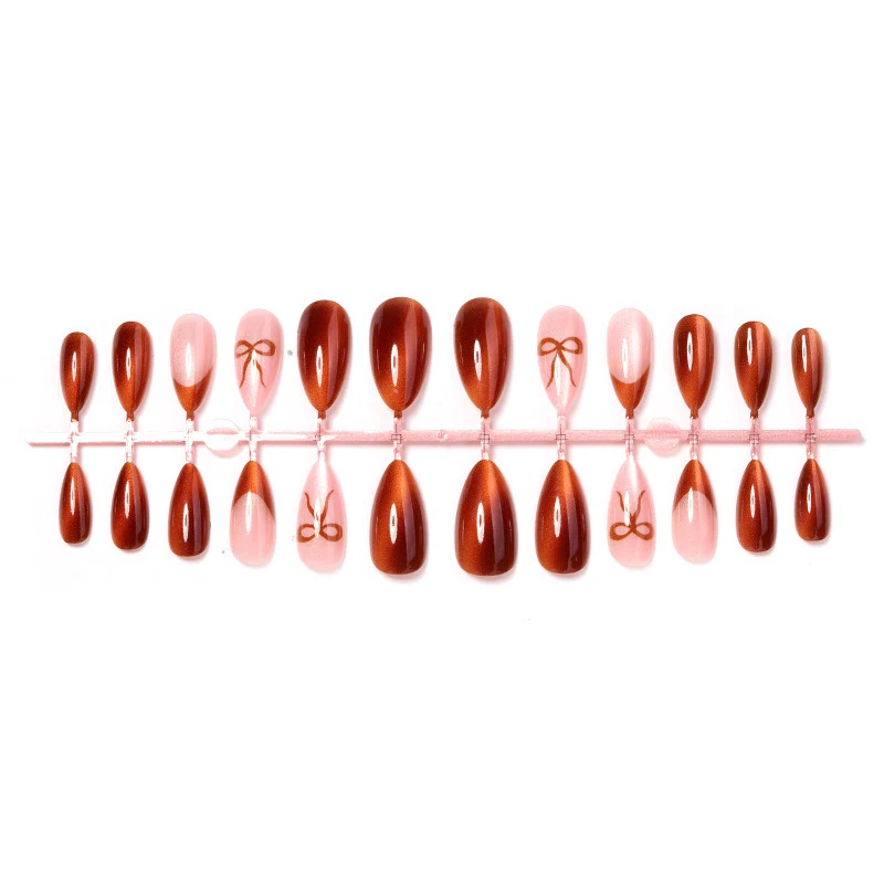 Glamouröses Stiletto Press-On Nagelkunstset mit Details