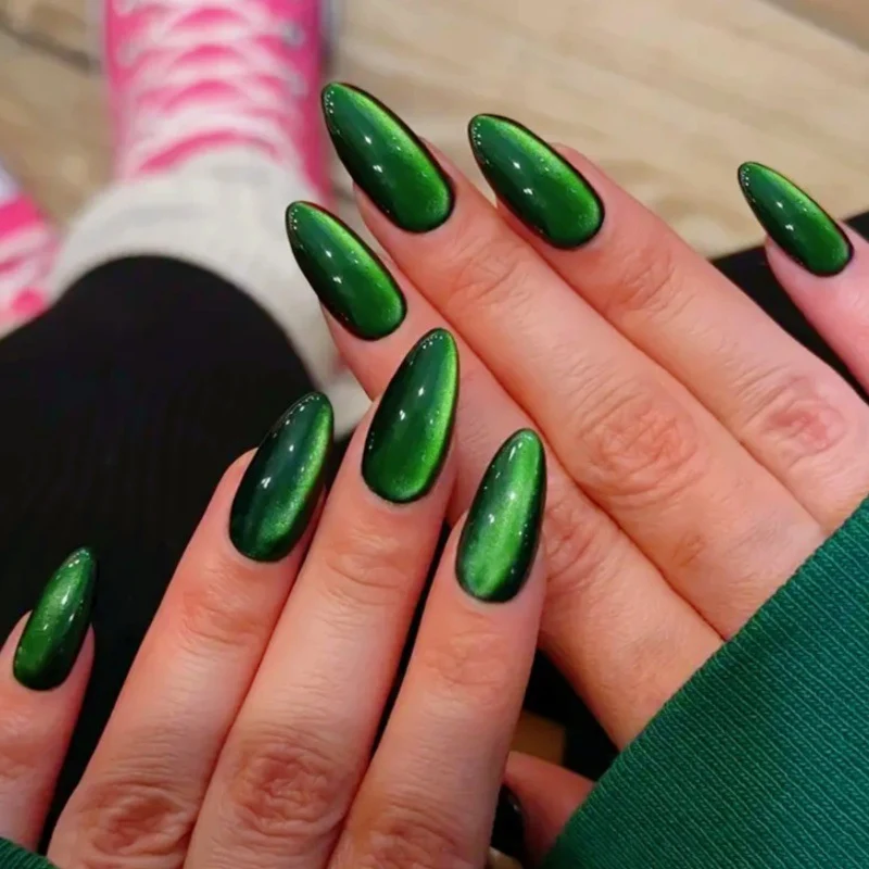 Premium Glänzende Mandelförmige Nagelverbesserungen