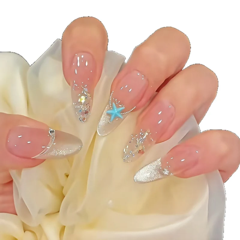 Dekorative Gel-Nagelverlängerungen mit Sternakzenten