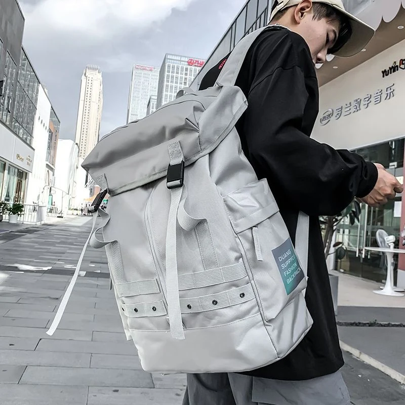 Vielseitiger Outdoor-Reiserucksack Karnz