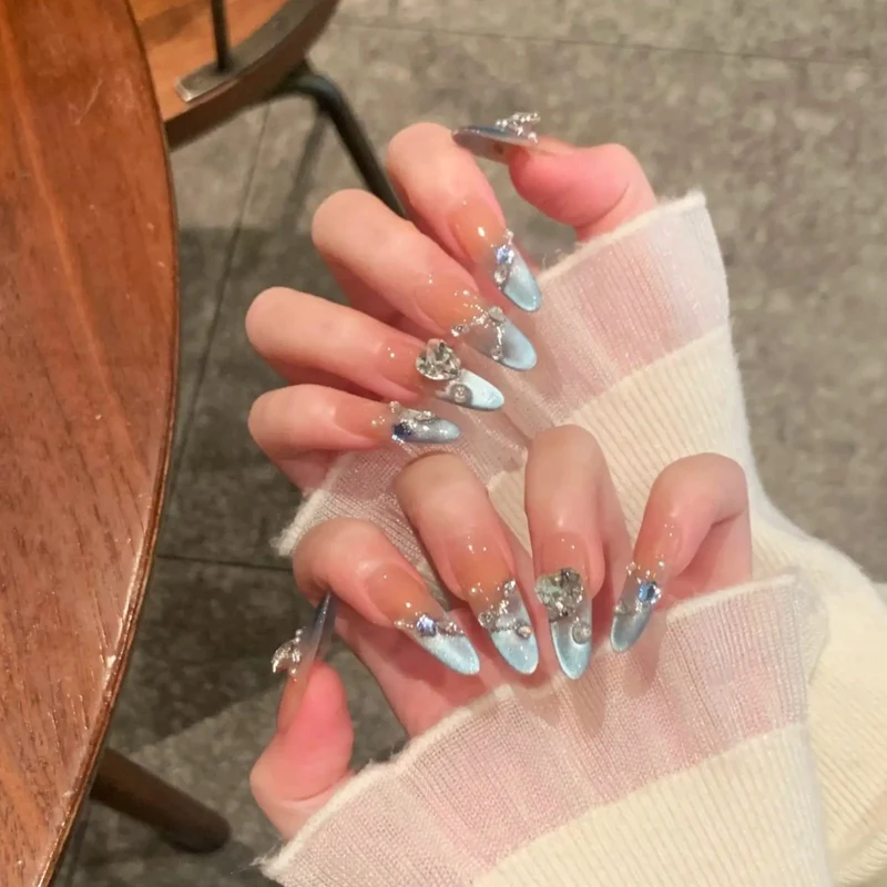 Glamouröse Stiletto-Nagelverlängerungen 1790638639