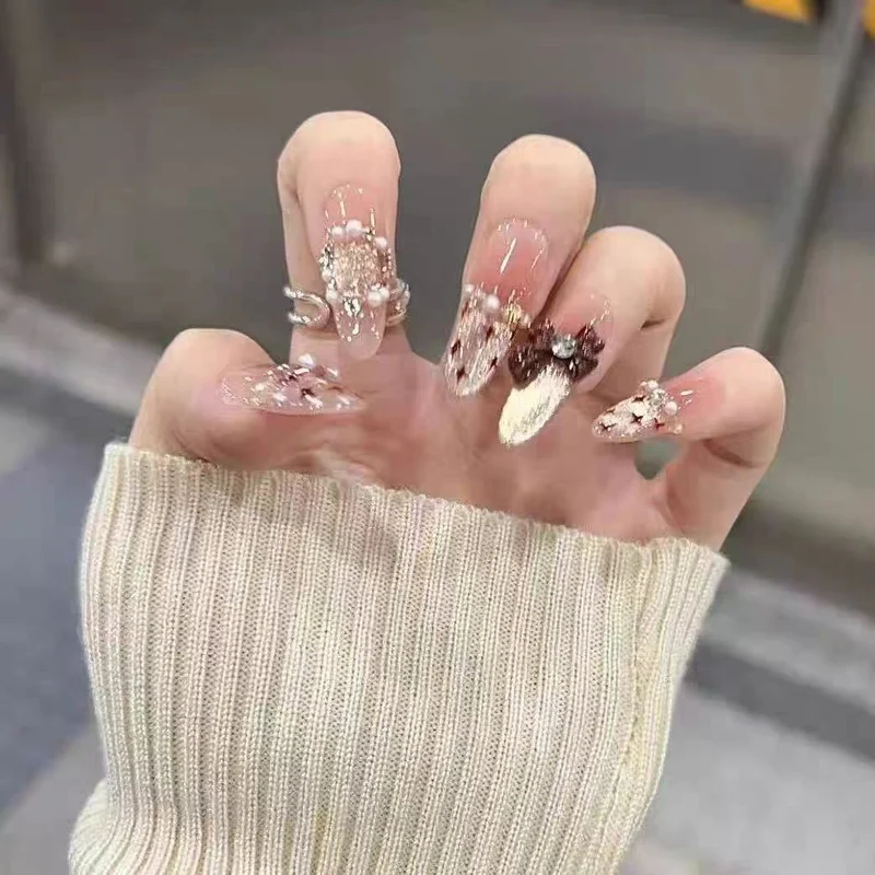Verspielte tierische Press-On Nagelkunst
