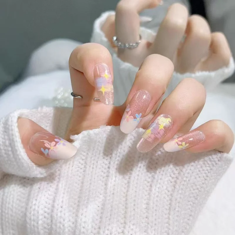 Dekorative Blumennagelkunst Tipps