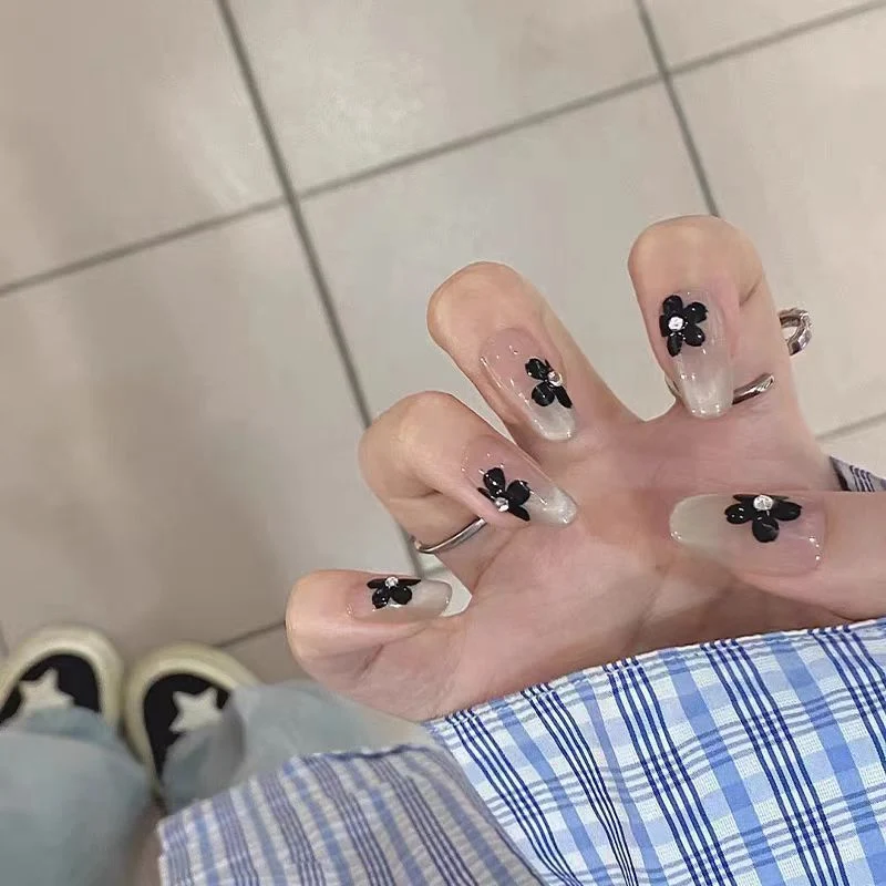 Dekoratives florales Nagelkunst-Set