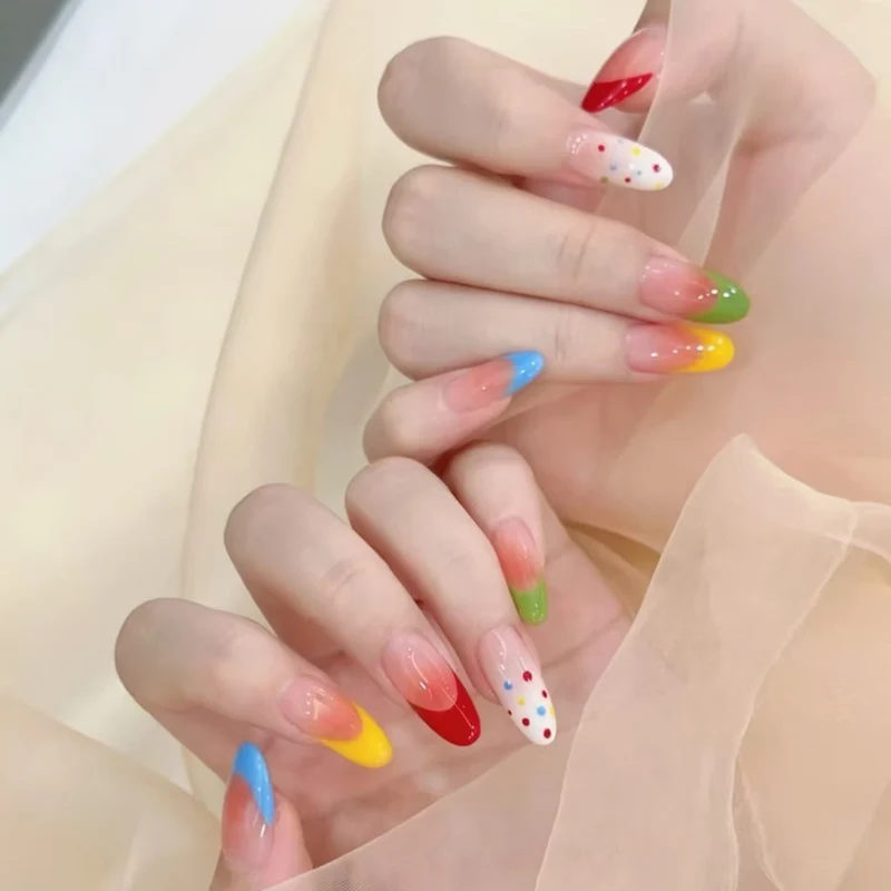 Künstlerische Ombre-Nagelverlängerungen