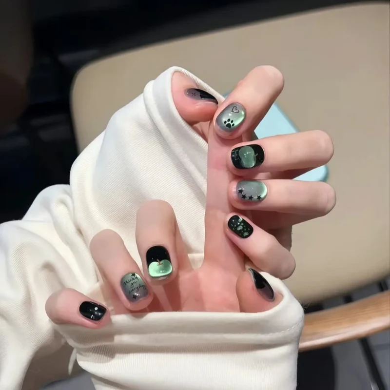 Künstlerische Nagelverlängerungen