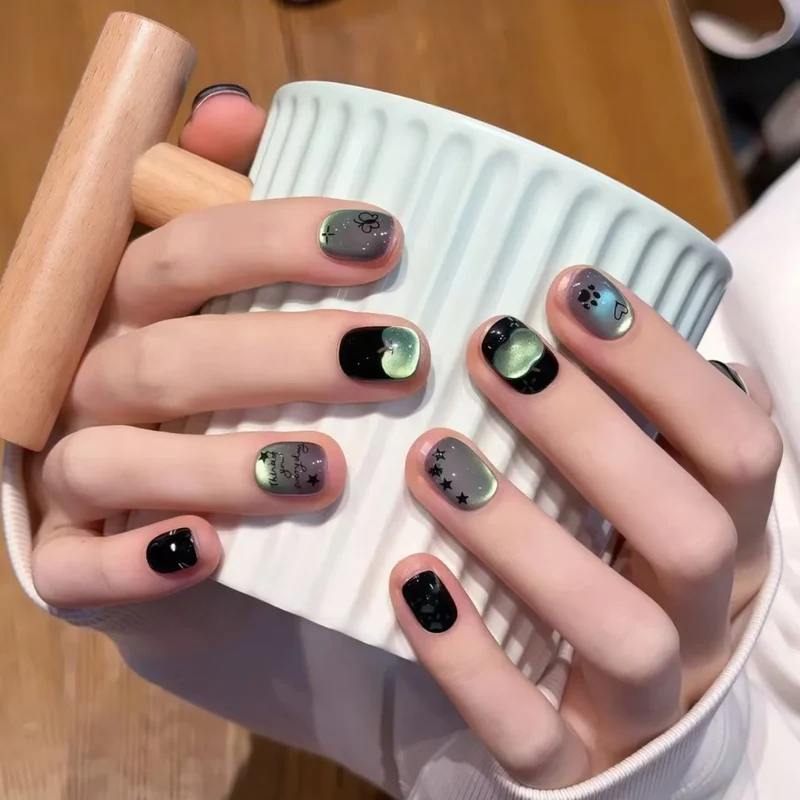 Künstlerische Nagelverlängerungen