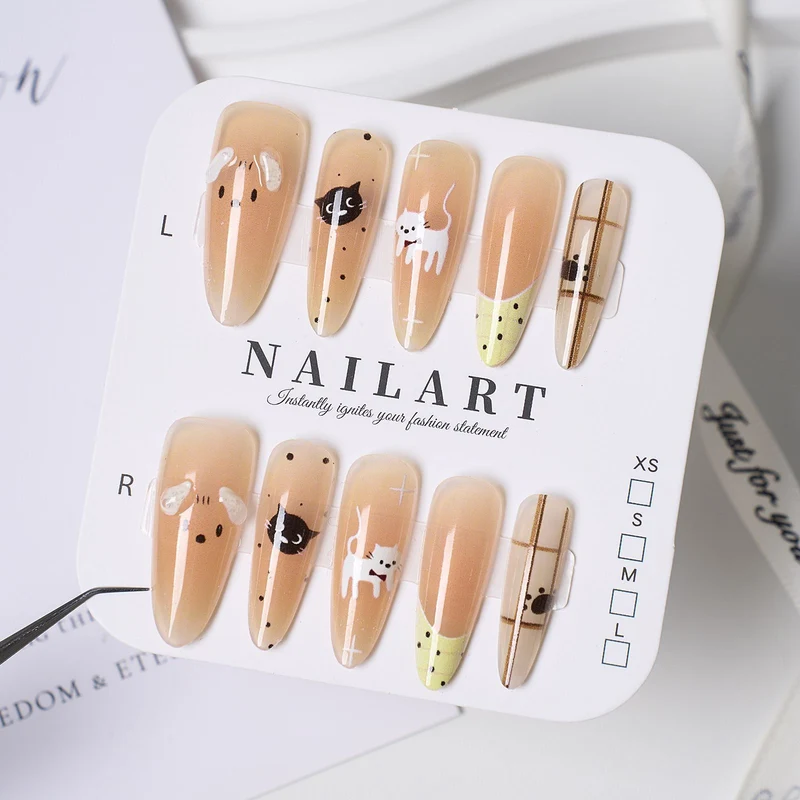 Dekorativer Schmetterlings-verzierter Press-On Nagelset