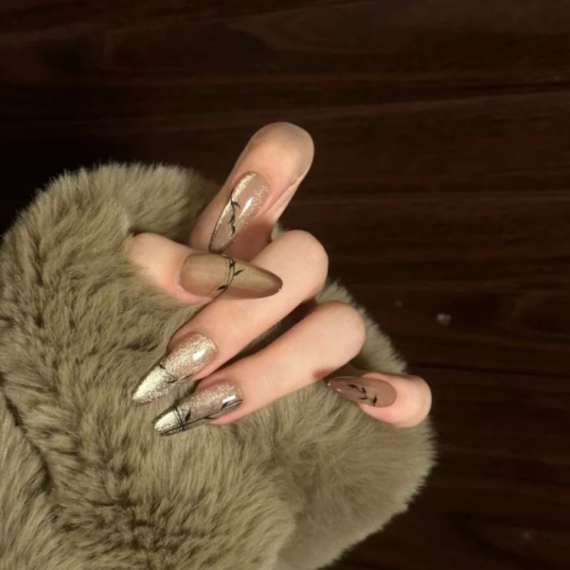 Dekorativer Schmetterlings-verzierter Press-On Nagelset