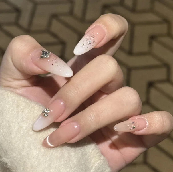 Dekorativer Schmetterlings-verzierter Press-On Nagelset