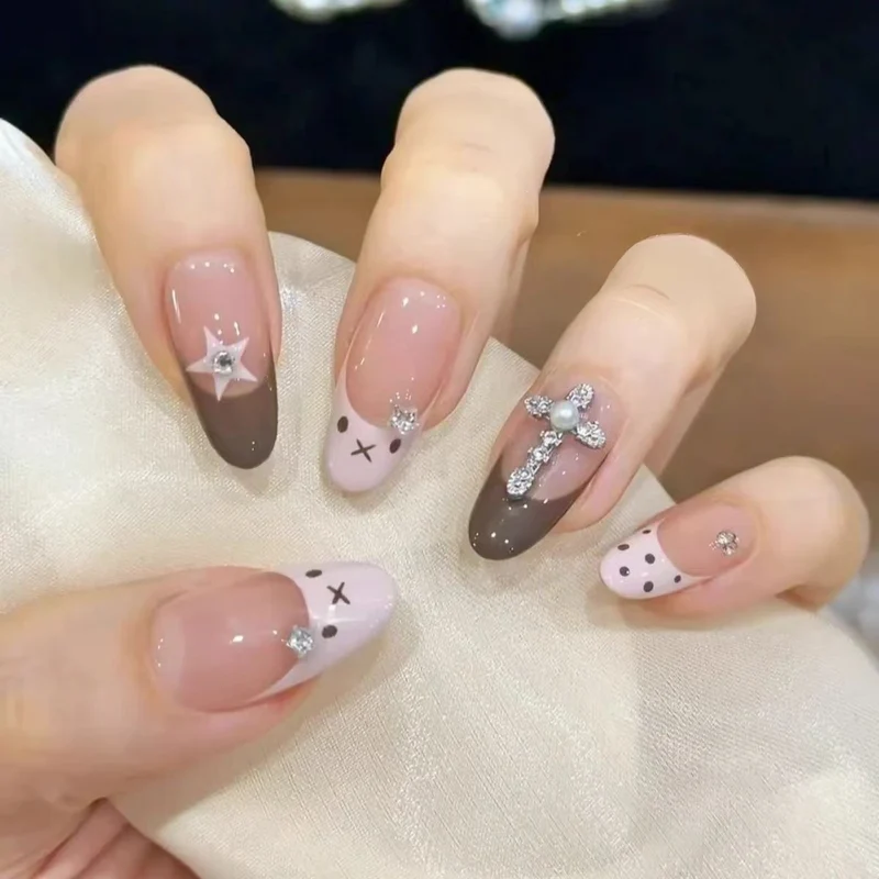 Dekorative Künstlerische Nagelverzierungen