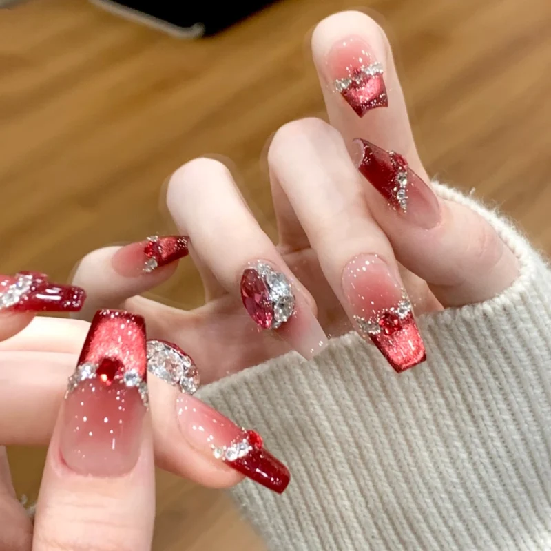Dekorative handwerkliche Nagelverlängerungen