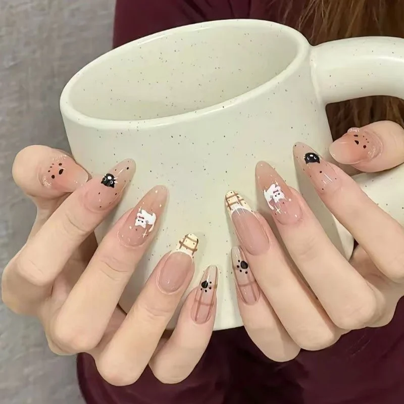 Blumenverzierte Stiletto Nail Art