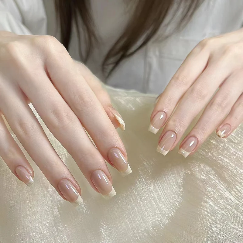 Blumenverzierte Stiletto Nail Art
